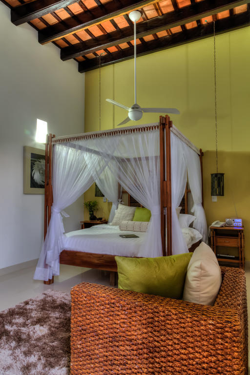 Casa De Leda, A Kali Hotel Santa Marta  Exteriör bild Mosquito net over a bed