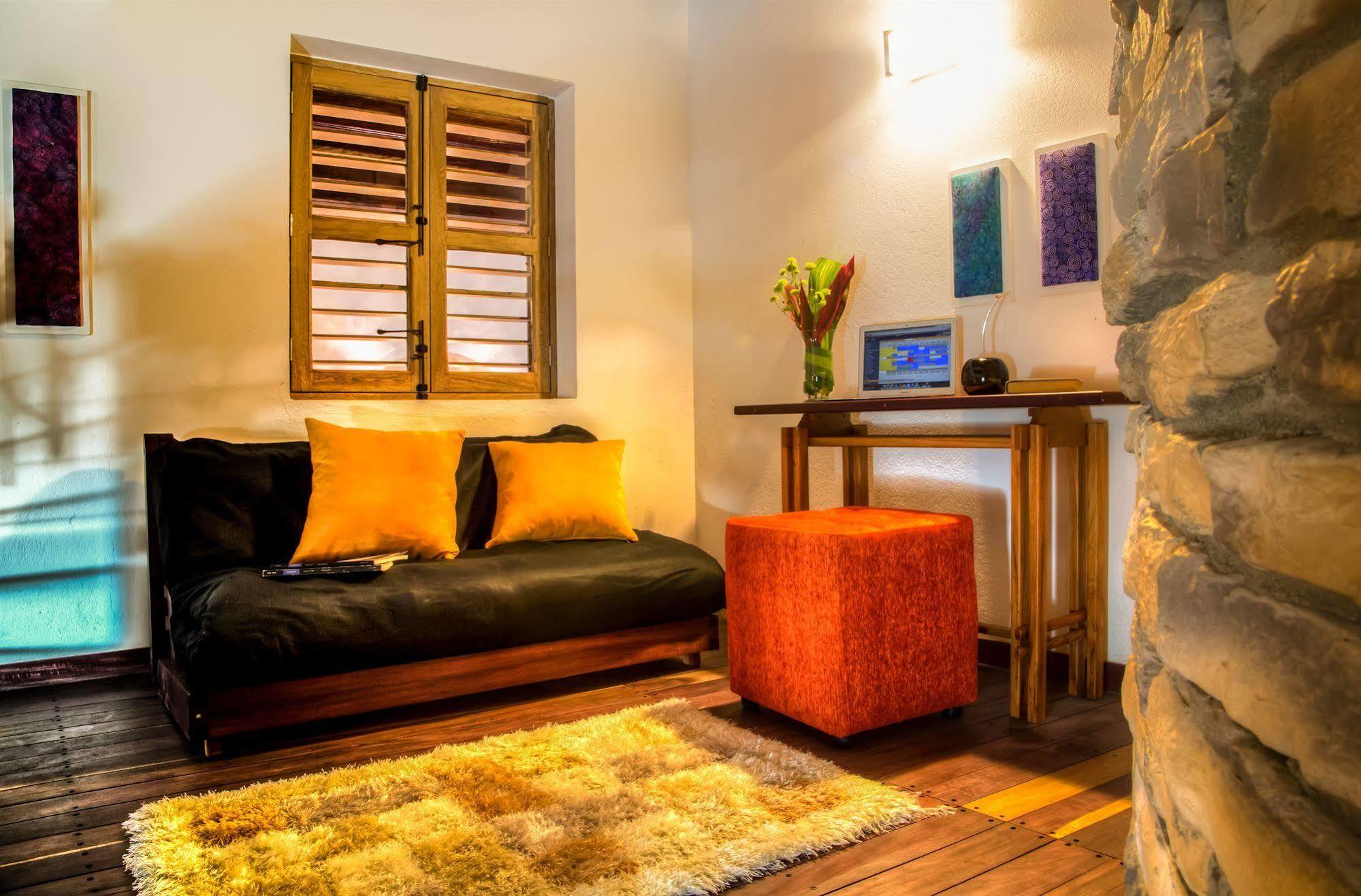 Casa De Leda, A Kali Hotel Santa Marta  Exteriör bild A living room in a house