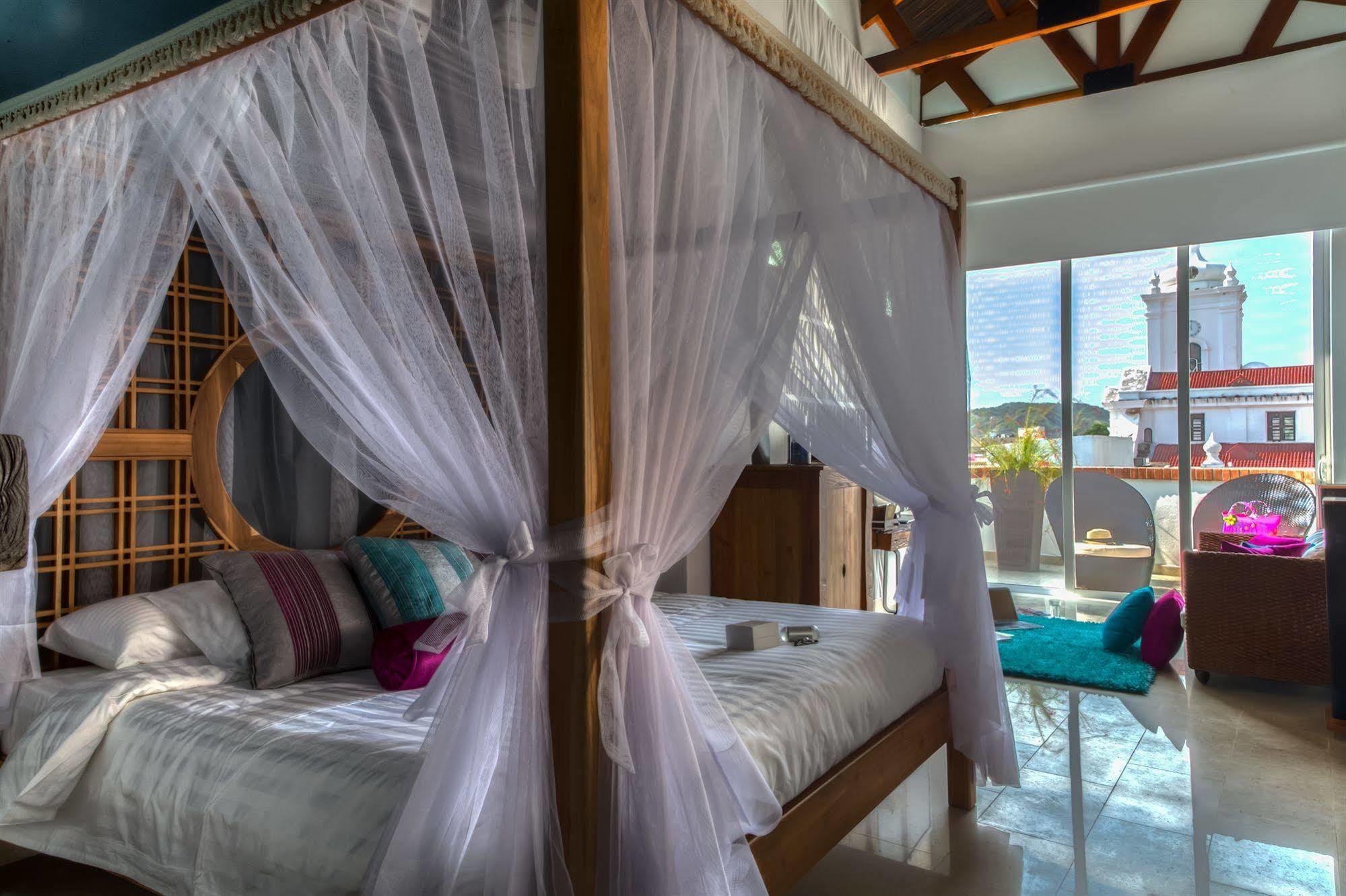Casa De Leda, A Kali Hotel Santa Marta  Exteriör bild A canopy bed